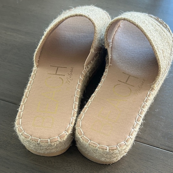 Beach Women's Cream Sandals size 10 summer,pool or beach sandals - Picture 3 of 6